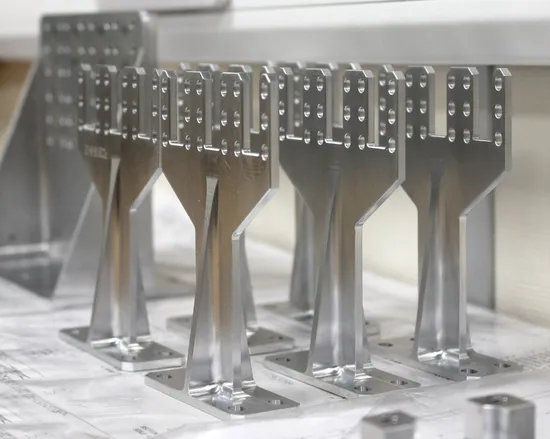 医療機器/5g通信/エンジニアリング機械産業/工作機械産業用OEMスチール/アルミニウムCNC機械加工機械部品